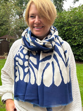Ladies Bold Leaf Print Oversized Fashion Scarf – Navy & White