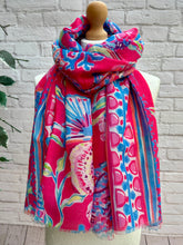 Ladies Vibrant Shell & Starfish Seaside Print Frayed Scarf - Fuchsia Pink