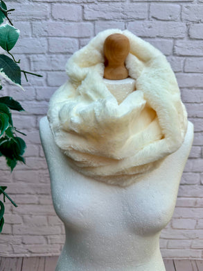 Ladies Short Faux Fur CREAM Soft Winter Snood Scarf