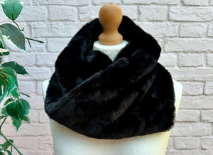 Ladies Short Faux Fur BLACK Soft Winter Snood Scarf
