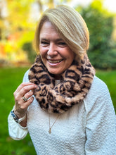 Ladies Short Faux Fur Leopard Animal Print CAMEL BROWN BLACK Soft Winter Snood Scarf