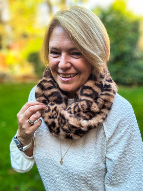 Ladies Short Faux Fur Leopard Animal Print CAMEL BROWN BLACK Soft Winter Snood Scarf