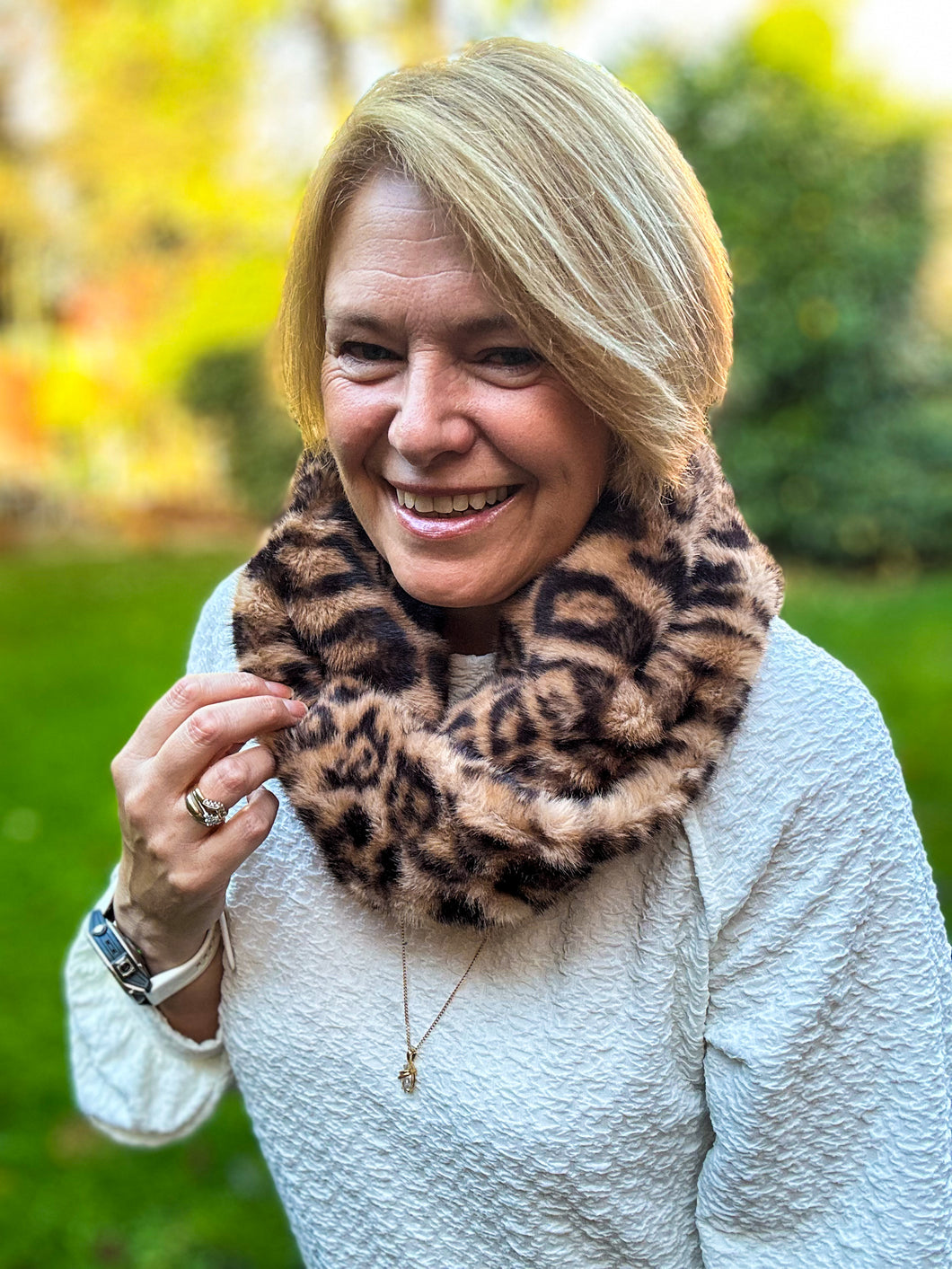 Ladies Short Faux Fur Leopard Animal Print CAMEL BROWN BLACK Soft Winter Snood Scarf