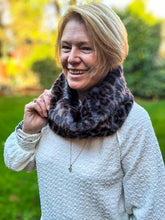 Ladies Short Faux Fur Leopard Animal Print GREY BLACK Soft Winter Snood Scarf