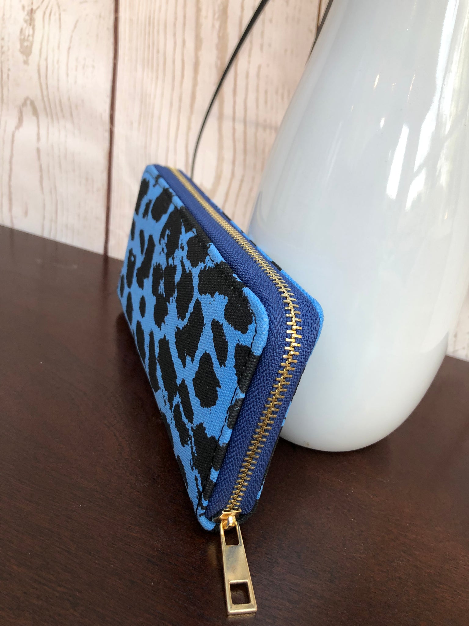 Zipped Coin Purse in cowhide leather from arnoldleathergoods